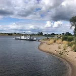 Haus Am Fluss Und *