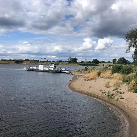 Haus Am Fluss Und *